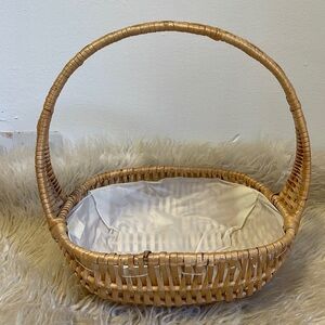 Super cute little wicker basket